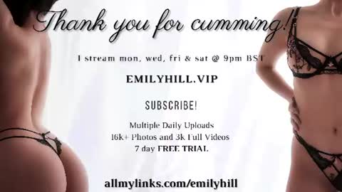 littlee33 live room snapshot on Chaturbate