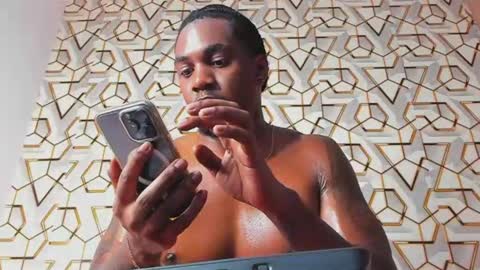 logan_drakex live room snapshot on Chaturbate
