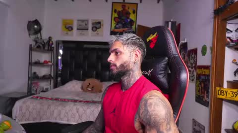 logan_hugh8 Momentaufnahme des Live-Raums auf Chaturbate