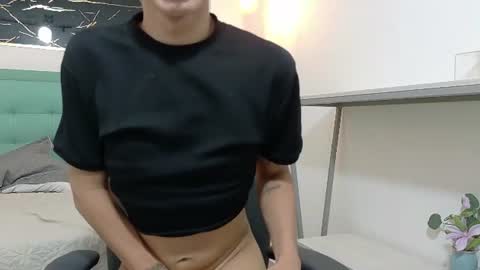 logan_steel1908 live room snapshot on Chaturbate