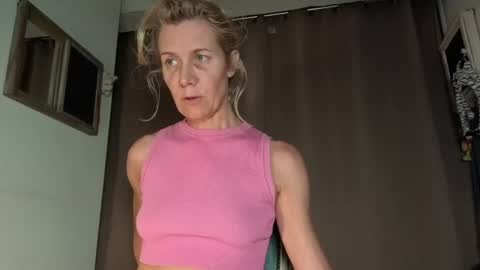 lola_belgium live room snapshot on Chaturbate