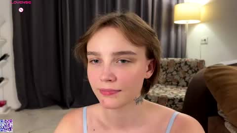 lolaatatee live room snapshot on Chaturbate
