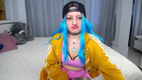 lolaheex live room snapshot on Chaturbate