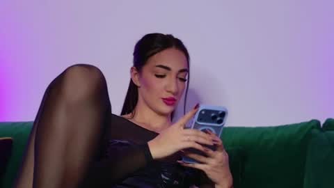 lorawarnner captura de la sala en vivo en Chaturbate