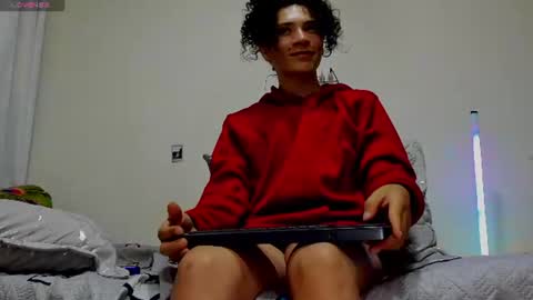 louise_22cm live room snapshot on Chaturbate