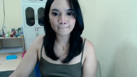 lovely_kurtny04 live room snapshot on Chaturbate