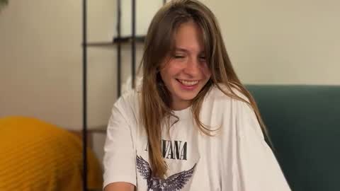 lovelykatea live room snapshot on Chaturbate
