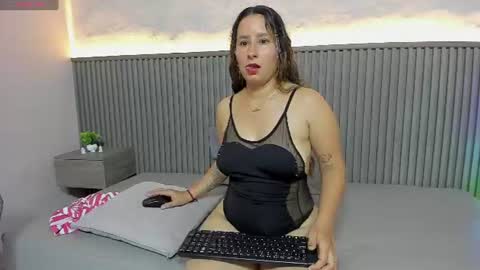 luciana_bellini live room snapshot on Chaturbate