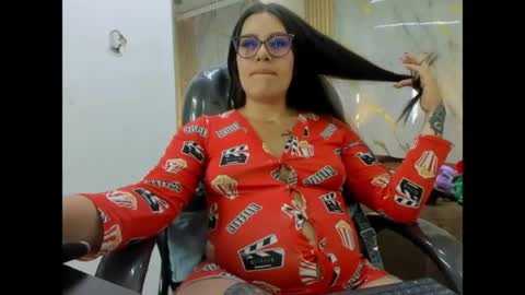 luciana_mom captura de la sala en vivo en Chaturbate