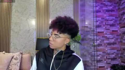 luciawallace captura de la sala en vivo en Chaturbate