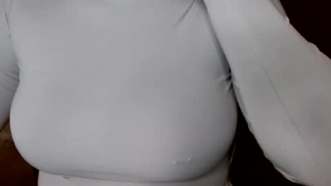 luckydoll8 live room snapshot on Chaturbate