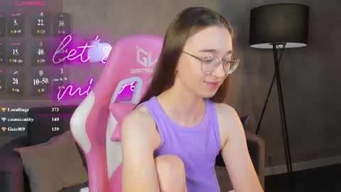 lucyy_green live room snapshot on Chaturbate