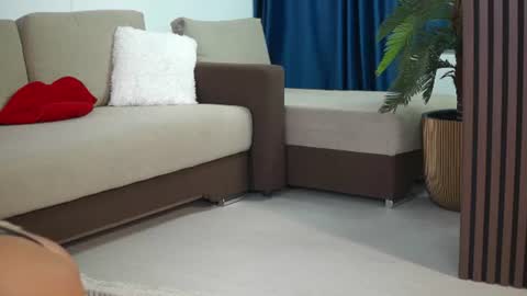 lucyyrosse captura de la sala en vivo en Chaturbate