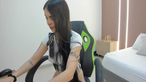 luna_louis Momentaufnahme des Live-Raums auf Chaturbate