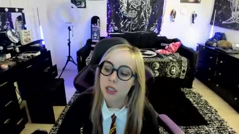 luna_lovelyy Momentaufnahme des Live-Raums auf Chaturbate