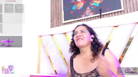 luna_naughty1 captura de la sala en vivo en Chaturbate