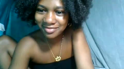 lunadesire01 captura da sala ao vivo na Chaturbate