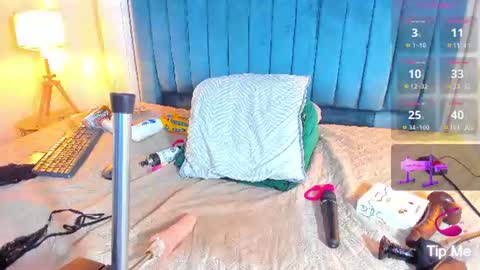 lunasmile69 live room snapshot on Chaturbate
