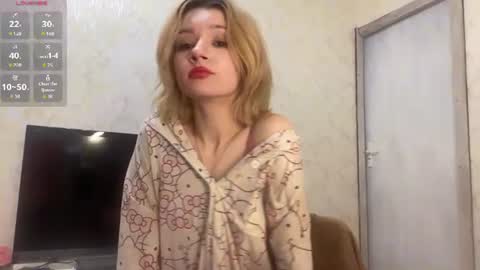 lusycutie momentopname van live room op Chaturbate