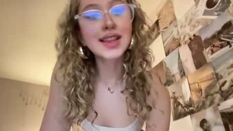luvvlea Momentaufnahme des Live-Raums auf Chaturbate