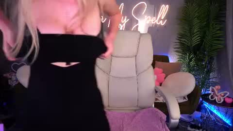 lylanimfa live room snapshot on Chaturbate