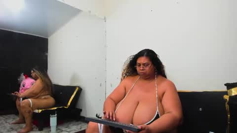 lynn_and_esteban captura de la sala en vivo en Chaturbate