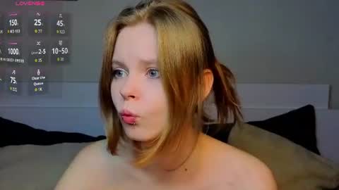lyucy live room snapshot on Chaturbate