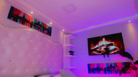 maia_hotts снимок онлайн-комнаты на Chaturbate