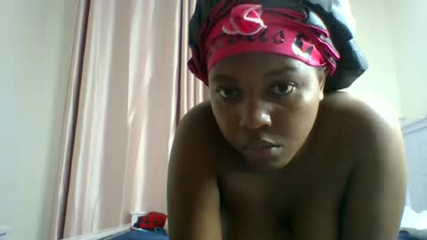 malayakenya02 captura da sala ao vivo na Chaturbate