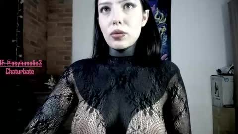 maliceinwonderland25 снимок онлайн-комнаты на Chaturbate