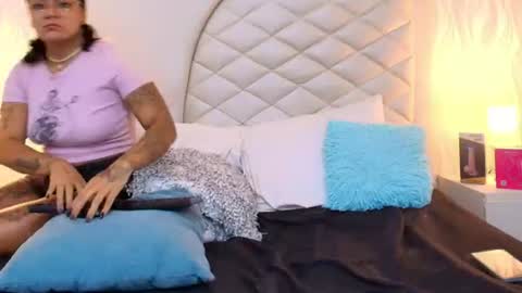 manu_eyngri momentopname van live room op Chaturbate