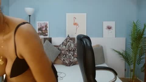 manuela_giraldo_ live room snapshot on Chaturbate