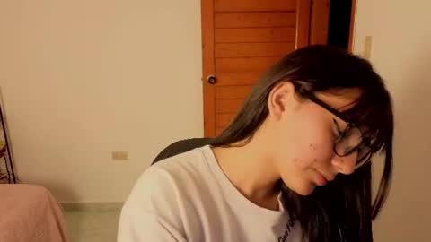 mariagh_ captura de la sala en vivo en Chaturbate