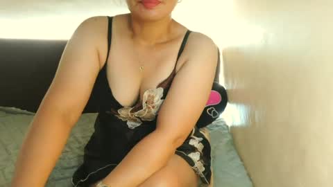 mawi24 live room snapshot on Chaturbate