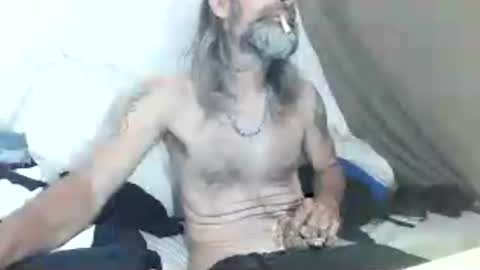 maxxou69hot live room snapshot on Chaturbate