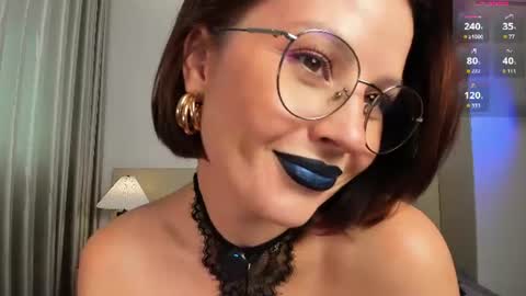 medea_allure live room snapshot on Chaturbate