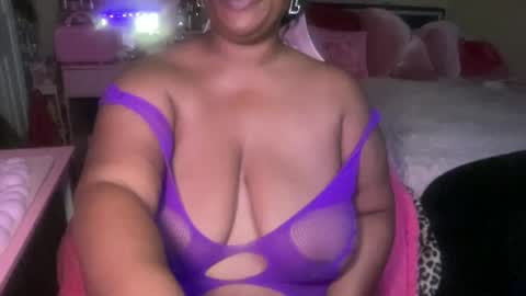 meetsouthernpeach live room snapshot on Chaturbate