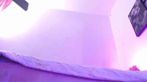 meganlk live room snapshot on Chaturbate