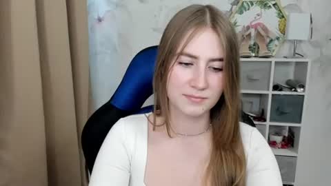 meganx_candy live room snapshot on Chaturbate