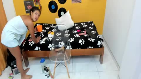 meisevil77 live room snapshot on Chaturbate