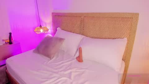 melaniejeann_ live room snapshot on Chaturbate