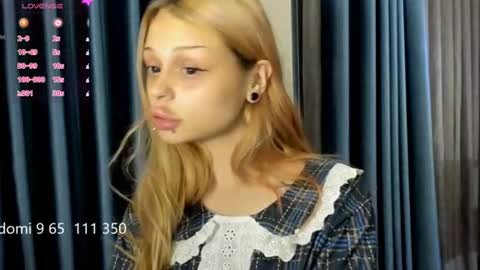 melonipinkbb live room snapshot on Chaturbate