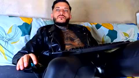 mentoxxl live room snapshot on Chaturbate
