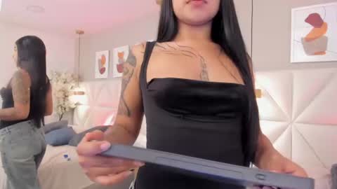mia__bailey_ live room snapshot on Chaturbate
