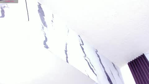 mia_alvares live room snapshot on Chaturbate
