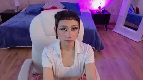 mia_bloom2 momentopname van live room op Chaturbate