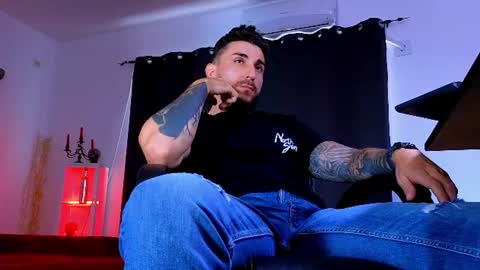 mightyaaron Momentaufnahme des Live-Raums auf Chaturbate