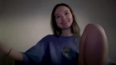 miica18y live room snapshot on Chaturbate
