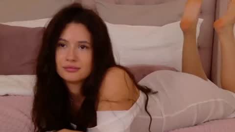 milaleoneli momentopname van live room op Chaturbate