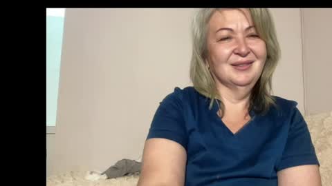 milf_charlotty Momentaufnahme des Live-Raums auf Chaturbate